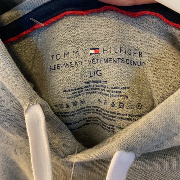 NWT Tommy Hilfiger men’s hoodie (large).Never worn - Picture 4 of 4